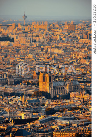 Paris rooftop 33512210