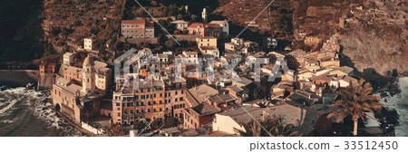 Vernazza panorama in Cinque Terre 33512450