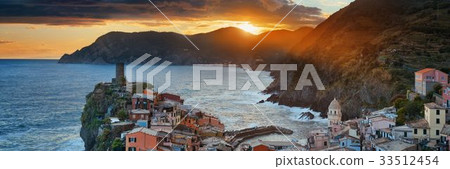 Vernazza sunset in Cinque Terre 33512454