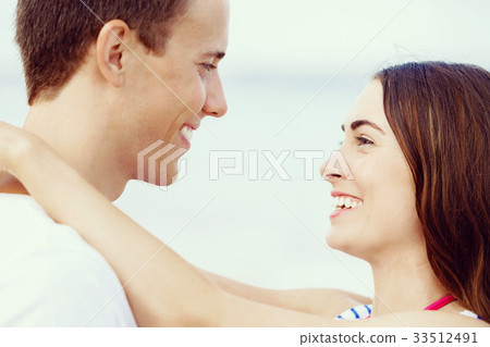 Romantic young couple on the beach Romantic young couple on the beach 33512491