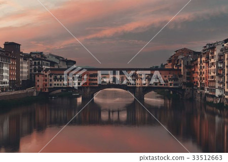 Florence Ponte Vecchio sunrise 33512663