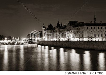 River Seine 33512984