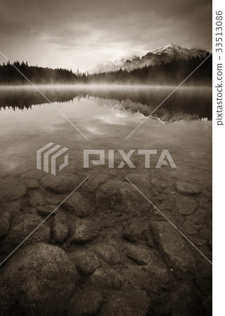 Lake Herbert 33513086