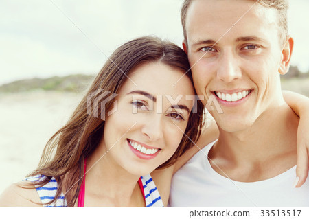 Romantic young couple on the beach Romantic young couple on the beach 33513517