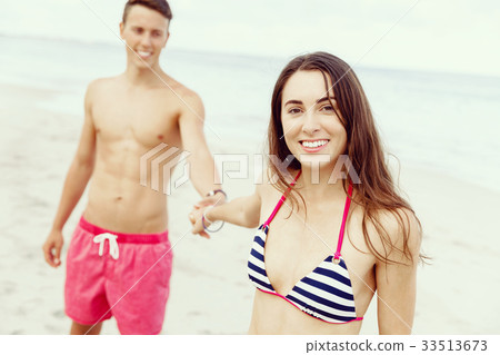 Romantic young couple on the beach Romantic young couple on the beach 33513673