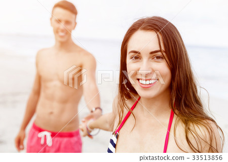 Romantic young couple on the beach Romantic young couple on the beach 33513856