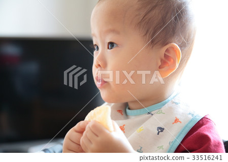 Kid's eyes Kid's eyes 33516241