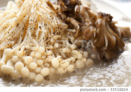 炒金針菇和shimeji黃油 炒金針菇和shimeji黃油 33518824