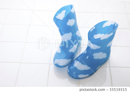 兒童靴子和雨傘 33519315