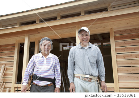 Two carpenters 33519361
