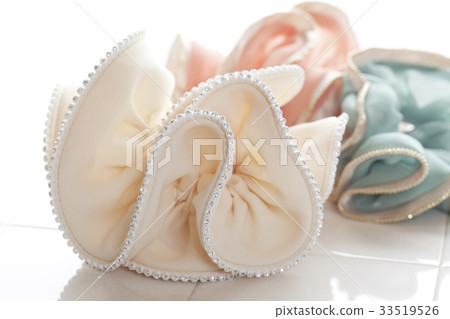 用於串珠布製品的頭髮緊固件 33519526