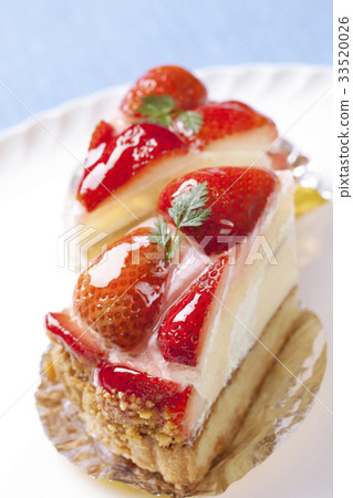 Strawberry pudding cake 33520026