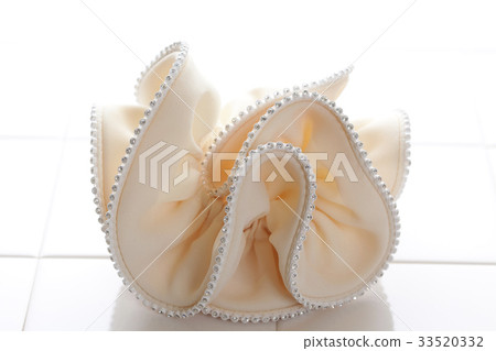 Hair fasteners for beaded cloth products Hair fasteners for beaded cloth products 33520332