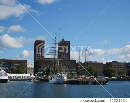 從海上觀看奧斯陸市政廳 33521364