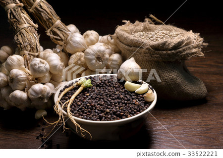 black pepper, garlic, white pepper black pepper, garlic, white pepper 33522221