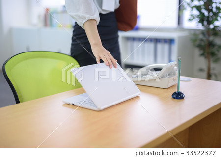 Office scene 33522377