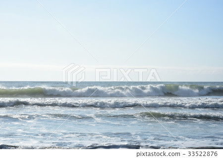 (Chiba / Isumi City / Ohara Coast) [Summer seascape] Shiranami rushing into the beach in the early morning of August 33522876