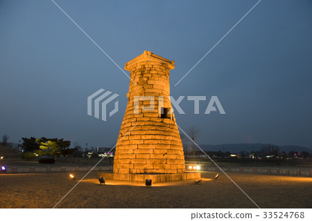 Cheomseongdae (National Treasure No.31), Gyeongju, Gyeongbuk 33524768