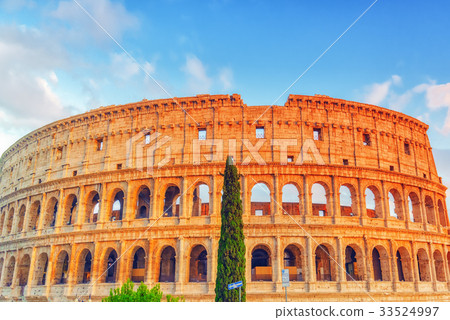 Beautiful views of the eternal city - Rome, Italy. 33524997