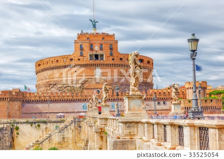 The Tiber River, Ponte Sant'Angelo Bridge 33525054