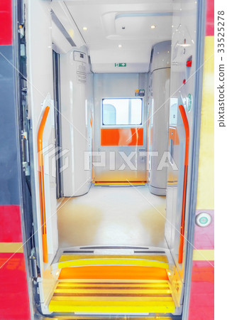 Entrance to the corridor (vestibule) 33525278