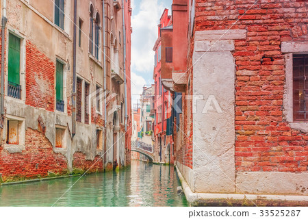 Views of the most beautiful channels of Venice Views of the most beautiful channels of Venice 33525287