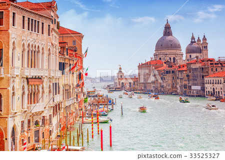 Views of the most beautiful canal of Venice . Views of the most beautiful canal of Venice . 33525327