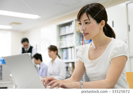 Business woman office woman 33525672