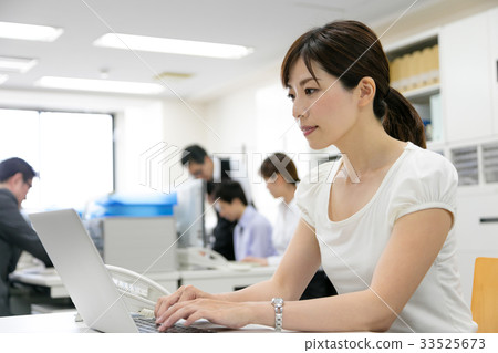 Business woman office woman 33525673