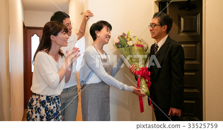 商人男性退休退休退休退休家庭 商人男性退休退休退休退休家庭 33525759