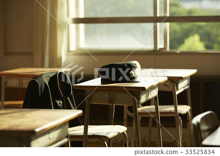 學生在教室裡上限 33525834