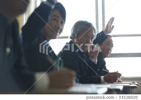 Senior lifelong learning image Senior lifelong learning image 33526020
