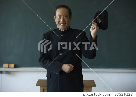 制服的老人 33526128