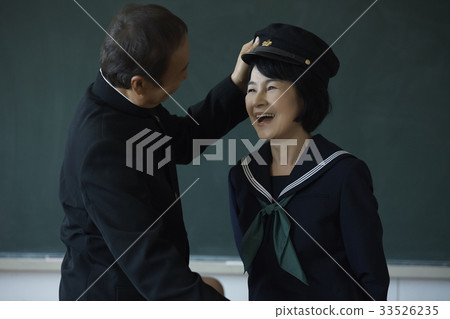 Senior couple alumni Senior couple alumni 33526235