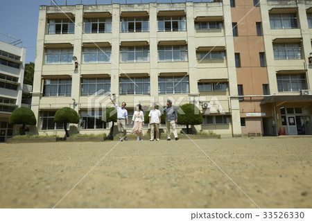 Senior high school visit 33526330