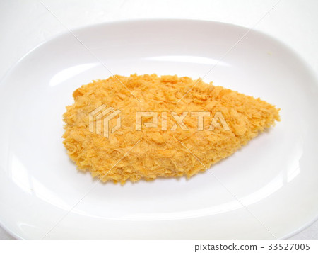 Sashimi cheese cutlet before frying 33527005