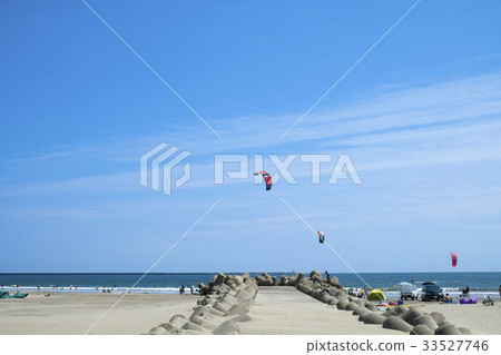 Early autumn beach Early autumn beach 33527746