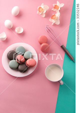 cookies cream on pink background 33532146