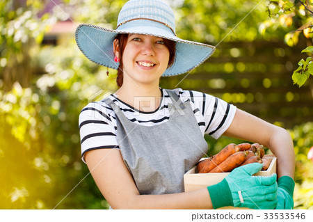 Image of brunette with carrot Image of brunette with carrot 33533546