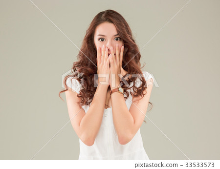 The young woman's portrait with surprised emotions The young woman's portrait with surprised emotions 33533573