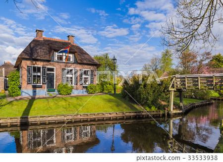 Typical dutch village Giethoorn in Netherlands Typical dutch village Giethoorn in Netherlands 33533938