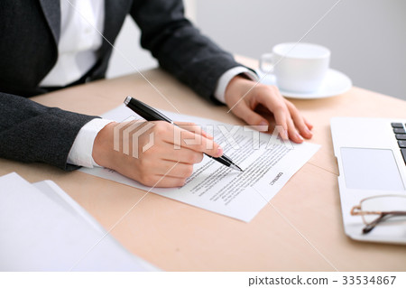 Business woman ready to sign a contract 33534867