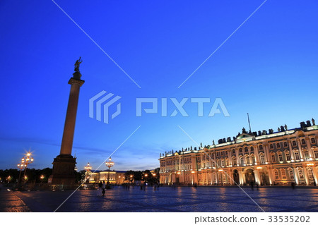 冬宮博物館的晚上視圖 33535202