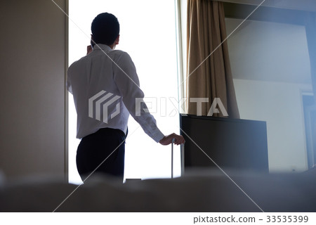 Businessman to talk to 33535399