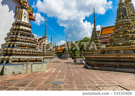 曼谷,Wat Pho,開花的菩薩菩薩寺廟 曼谷,Wat Pho,開花的菩薩菩薩寺廟 33535409