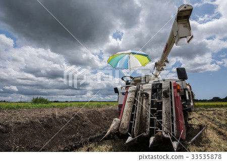 Combine and dark clouds Combine and dark clouds 33535878