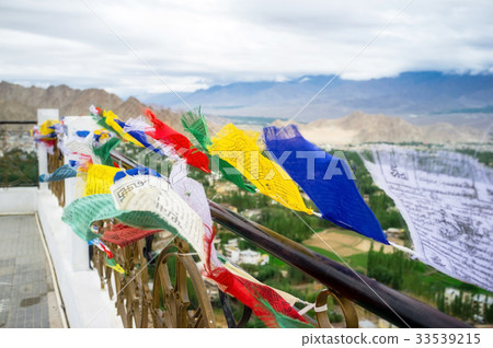 Shanti stupa 33539215