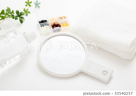 Towel and hand mirror Towel and hand mirror 33540257