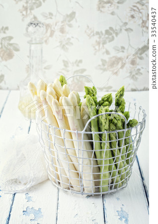 Green and White Asparagus in Basket 33540437