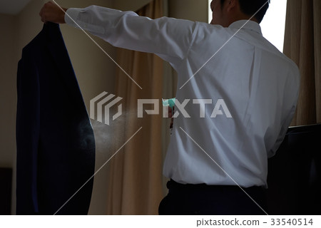 使用防臭劑浪花的商人 33540514
